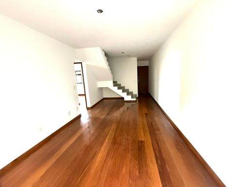 Cobertura para locação com 2 quartos no Paineiras – R$ 2.300/mês
📍 Rua Humaitá, 60 – Paineiras – Juiz de Fora/MG
Souza e Albano Serviços Imobiliários
📞 (32) 99829-7059 | CNPJ: 53.373.878/0001-39