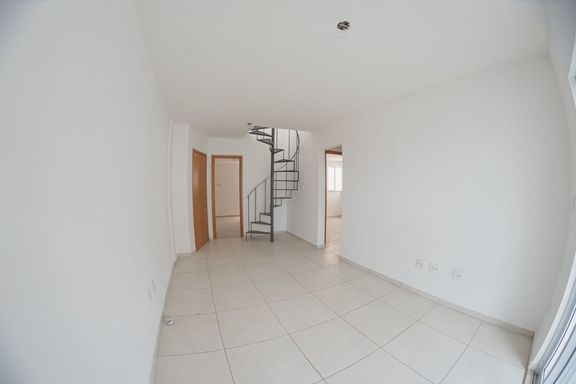 Cobertura à venda com 3 quartos (2 suítes) no Estrela Sul – R$ 839.000
📍 Rua Luz Interior, 160 – Estrela Sul – Juiz de Fora/MG
Souza e Albano Serviços Imobiliários
📞 (32) 99829-7059 | CNPJ: 53.373.878/0001-39