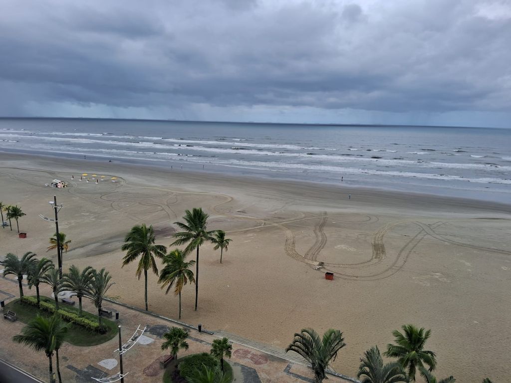 Apartamento em Cidade Ocian, Praia Grande-SP por R$ 355.000