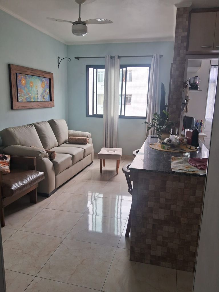 Apartamento em Guilhermina, Praia Grande-SP por R$ 375.000