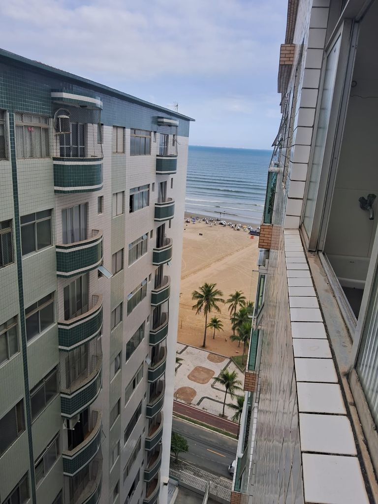 Apartamento em Guilhermina, Praia Grande-SP por R$ 390.000