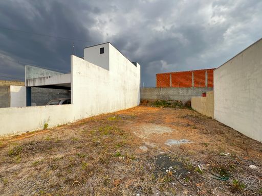 Terreno à venda no condomínio fechado Parque Imperial em Salto/SP