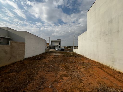 Terreno à venda no condomínio fechado Parque Imperial em Salto/SP