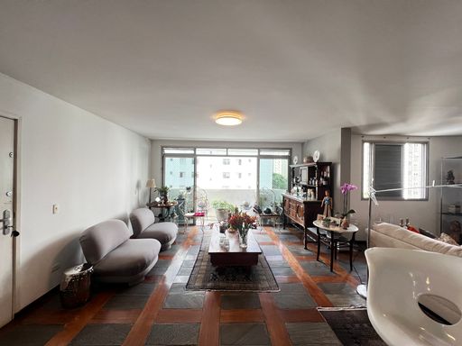 Sala do Apartamento à Venda no Edifício Renata, no Jardim Paulista, em São Paulo/SP