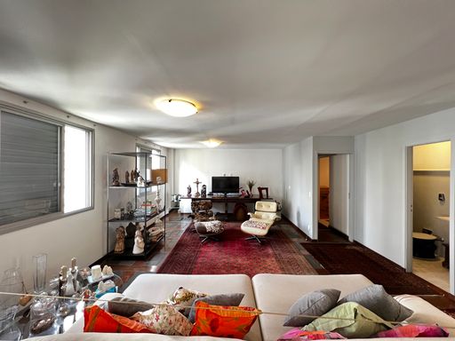 Sala do Apartamento à Venda no Edifício Renata, no Jardim Paulista, em São Paulo/SP