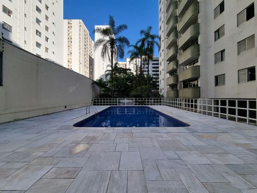 Piscina do Edifício Renata, no Jardim Paulista, em São Paulo/SP