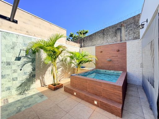 Quintal com piscina