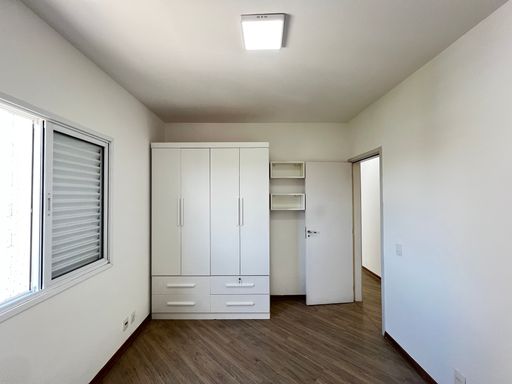Suíte do apartamento à venda no Jardim dos Taperás, em Salto-SP