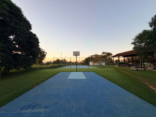 Condomínio - Meia quadra de basquete