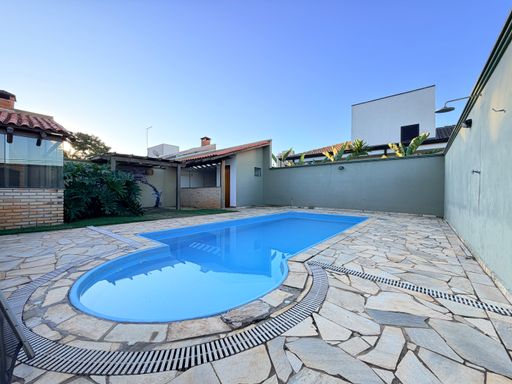 Quintal com piscina