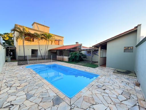 Quintal com piscina