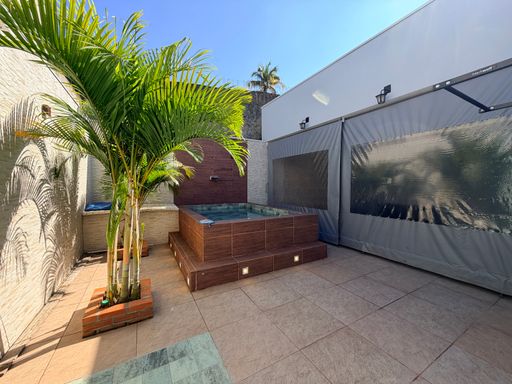 Quintal com piscina