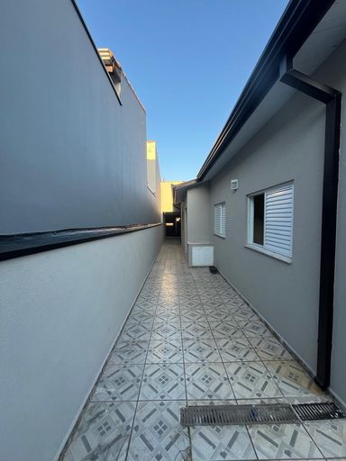 Corredor lateral da Casa à venda no Residencial Santo Stefano, em Salto/SP