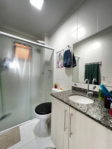 Banheiro suíte do apartamento do Edifício Moutonnée Residence