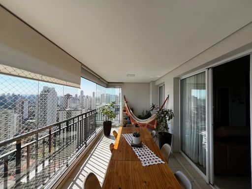 Varanda do apartamento à venda na Vila Gumercindo, em São Paulo
