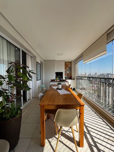 Varanda do apartamento à venda na Vila Gumercindo, em São Paulo