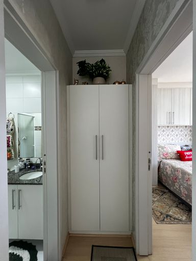 Corredor interno do apartamento do Edifício Moutonnée Residence