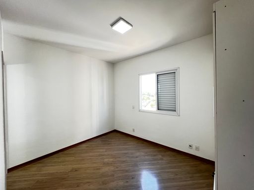 Suíte do apartamento à venda no Jardim dos Taperás, em Salto-SP