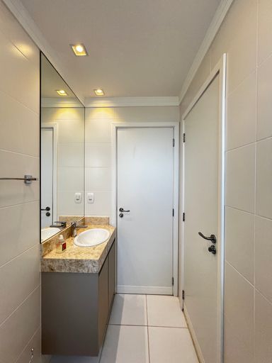 Banheiro demi-suíte do apartamento à venda no Ilha do Mediterrâneo, em Itu-SP