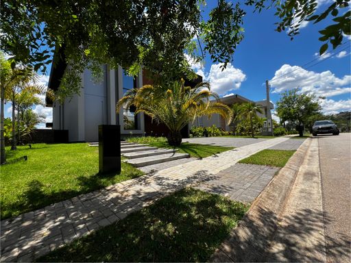 Fachada da Mansão à venda no Campo de Toscana, em Vinhedo-SP