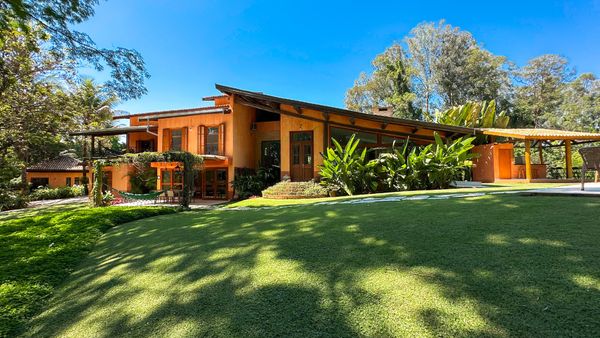 Fachada da casa à venda no Condomínio Colinas do Mosteiro de Itaici, em Indaiatuba
