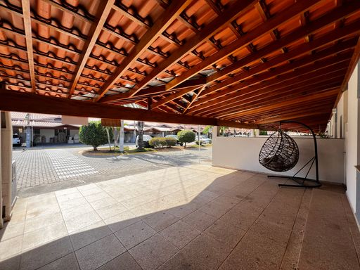 Garagem coberta Casa de 3 dormitórios à venda no Condomínio Fechado Rio das Pedras, em Salto/SP