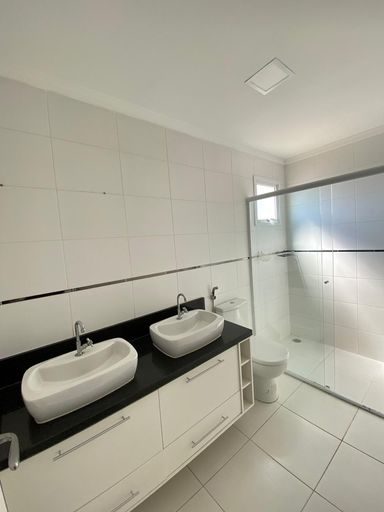 Banho suíte apartamento Condomínio Moutonnée Residénce