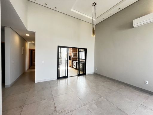 Sala da casa à venda no Condomínio Lagos D'Icaraí, em Salto-SP