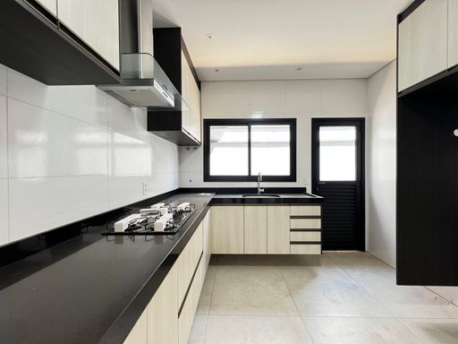 Cozinha da casa à venda no Condomínio Lagos D'Icaraí, em Salto-SP