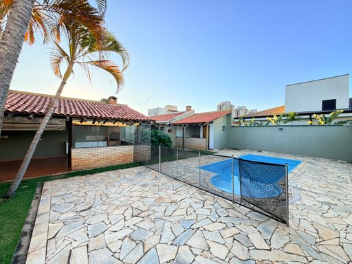 Quintal com piscina