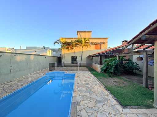 Quintal com piscina