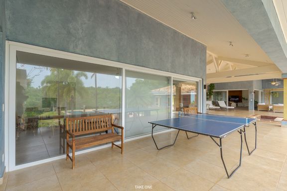 Varanda da mansão à venda no Lagos de Shanadú, em Indaiatuba-SP