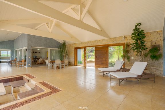 Varanda da mansão à venda no Lagos de Shanadú, em Indaiatuba-SP