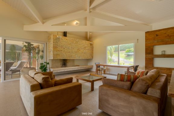 Sala da mansão à venda no Lagos de Shanadú, em Indaiatuba-SP