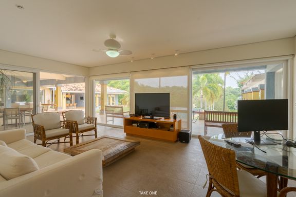 Sala da mansão à venda no Lagos de Shanadú, em Indaiatuba-SP