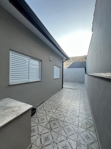 Corredor lateral da Casa à venda no Residencial Santo Stefano, em Salto/SP