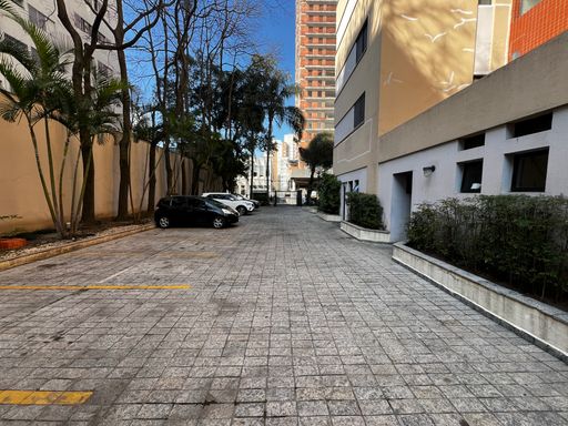 Estacionamento de Visitantes do Edifício Solar das Palmeiras, na Vila Mariana, em São Paulo