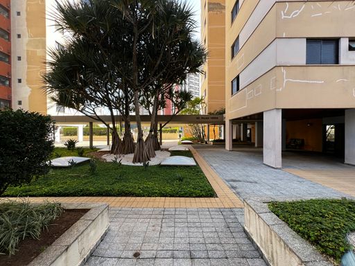 Jardim de Entrada do Edifício Solar das Palmeiras, na Vila Mariana, em São Paulo