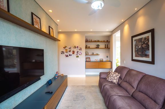 Sala de TV da mansão à venda no Condomínio Lagos de Shanadú, em Indaiatuba-SP