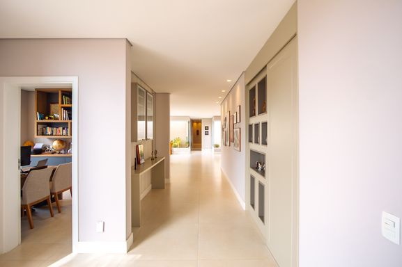 Sala da mansão à venda no Condomínio Lagos de Shanadú, em Indaiatuba-SP