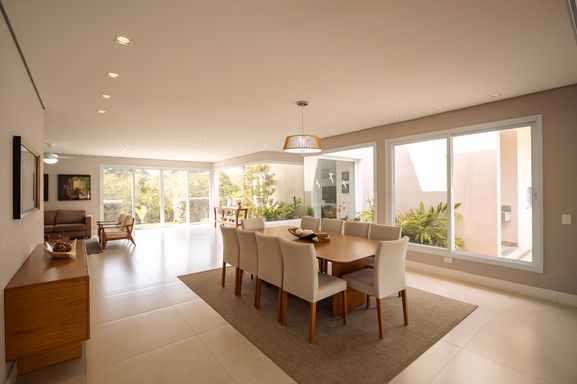 Sala de Jantar da mansão à venda no Condomínio Lagos de Shanadú, em Indaiatuba-SP