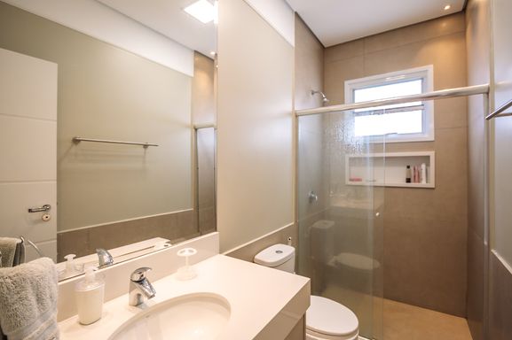 Suíte da mansão à venda no Condomínio Lagos de Shanadú, em Indaiatuba-SP