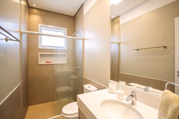 Suíte da mansão à venda no Condomínio Lagos de Shanadú, em Indaiatuba-SP