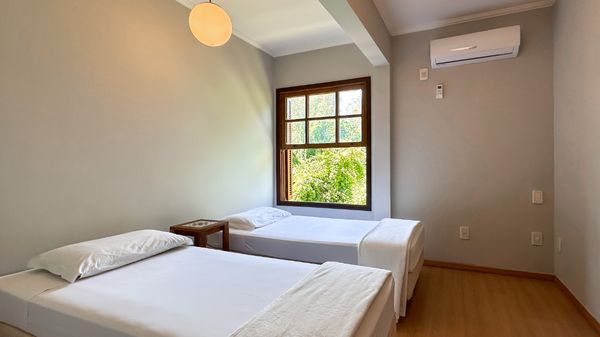 Suíte da casa à venda no Condomínio Colinas do Mosteiro de Itaici, em Indaiatuba