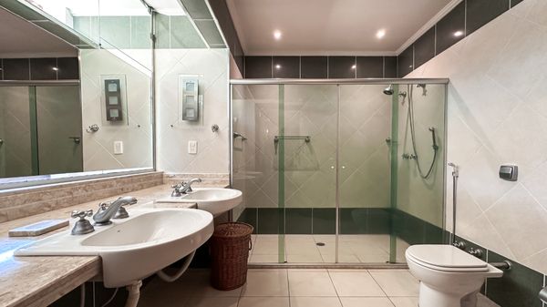 Suíte da casa à venda no Condomínio Colinas do Mosteiro de Itaici, em Indaiatuba