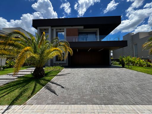 Fachada da Mansão à venda no Campo de Toscana, em Vinhedo-SP