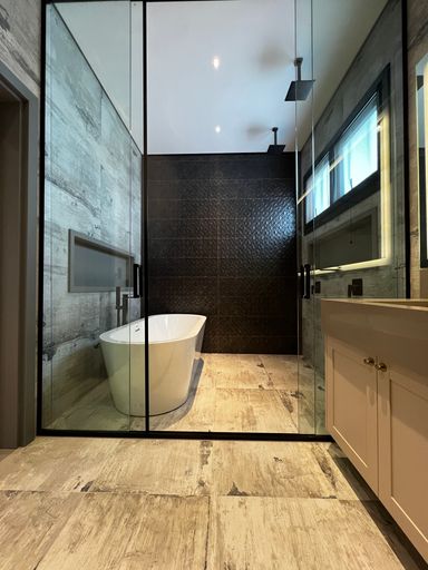 Banheiro da Suíte Master da Mansão à venda no Campo de Toscana, em Vinhedo-SP