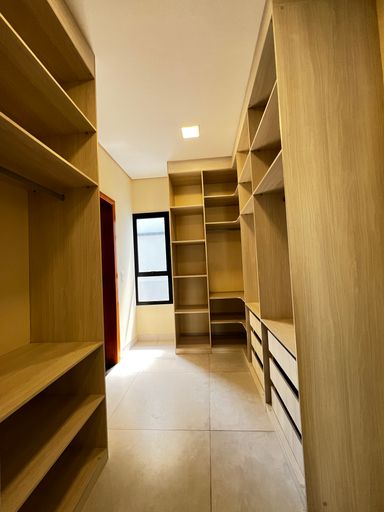 Closet da suíte 3 da casa à venda no Condomínio Lagos D'Icaraí, em Salto-SP