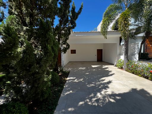 Garagem da Casa à venda no Condomínio Helvetia Park, em Indaiatuba-SP