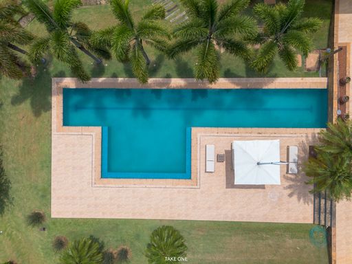 Piscina da mansão à venda no Lagos de Shanadú, em Indaiatuba-SP